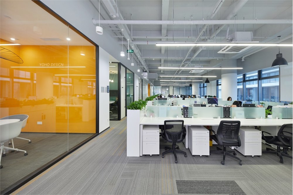 塑造出一個(gè)現(xiàn)代簡(jiǎn)潔、科技迸發(fā)的辦公環(huán)境